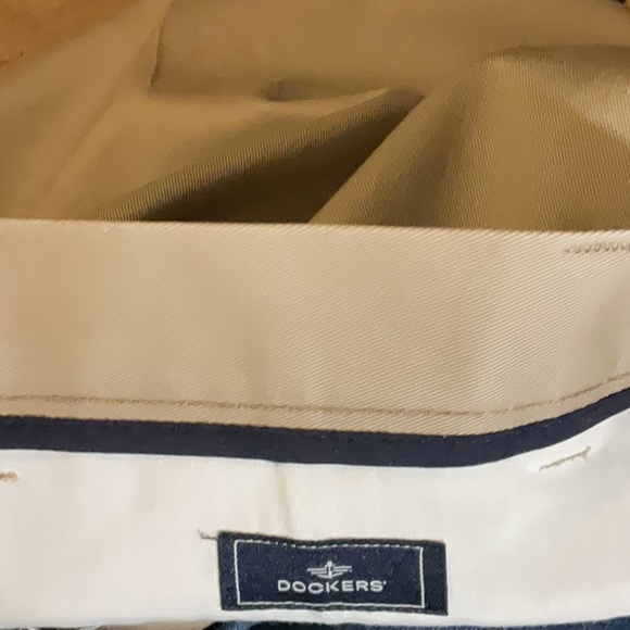 Men’s Dockers flat front khakis used - Picture 6 of 7
